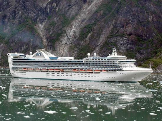 El Star Princess fondeando en Alaska CRUCEROS ALASKA STAR PRINCESS CRUCEROS EXPLORACION CRUCEROS EN VERANO CRUCEROS ESTADOS UNIDOS CRUCEROS USA CRUCEROS BARATOS